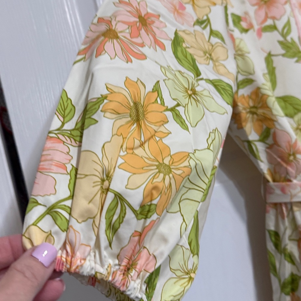 New with Tags floral dress. Large - Picture 3 of 9
